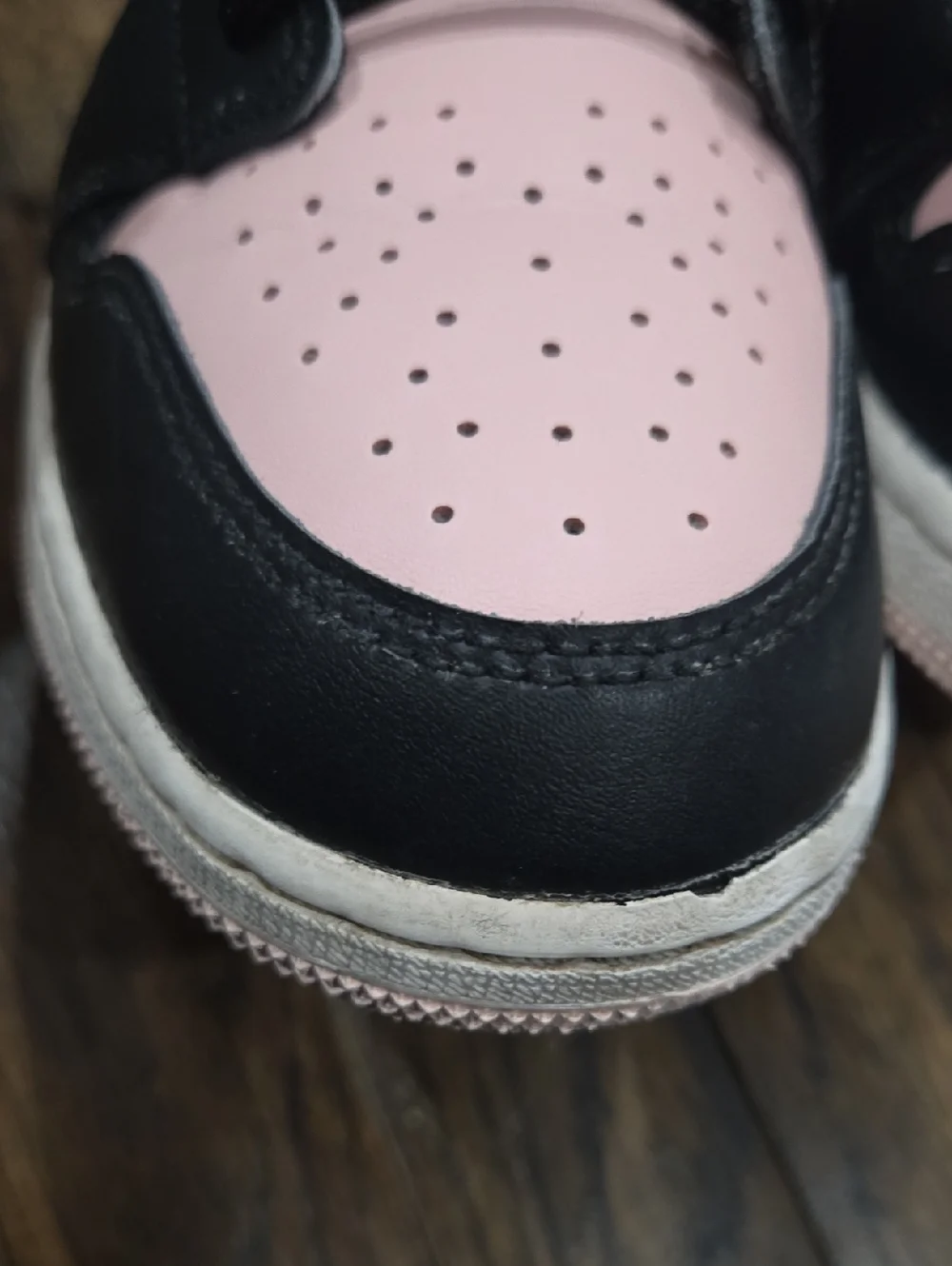 Air Jordan 1 mid Atmosphere  Pink Black 7y Womens 8.5 - Picture 12 of 14